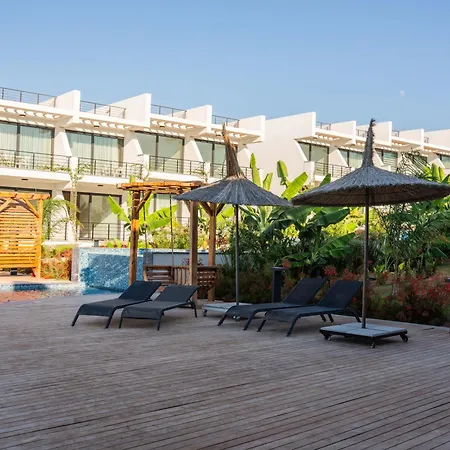 Welcoming Ground Floor Studio By The Pool *