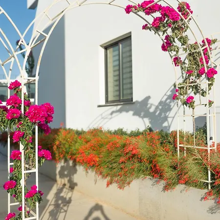 Welcoming Ground Floor Studio By The Pool Apartment Kyrenia (Northern Cyprus)
