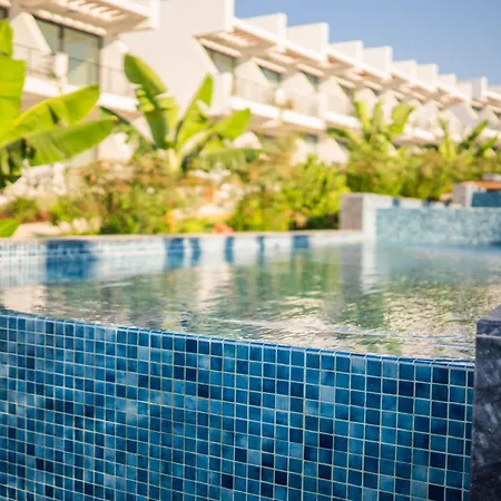 Апартаменты Welcoming Ground Floor Studio By The Pool *