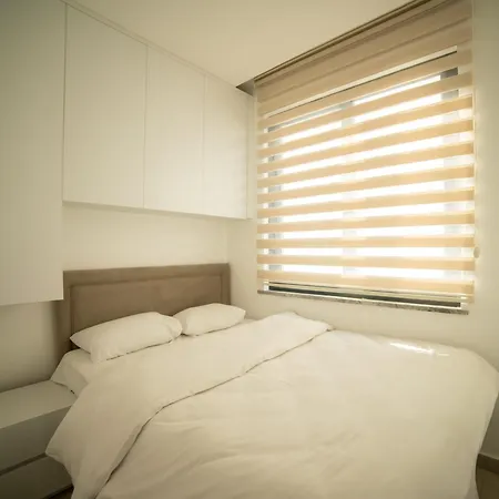 Апартаменты Welcoming Ground Floor Studio By The Pool Кирения