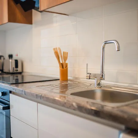 Апартаменты Welcoming Ground Floor Studio By The Pool