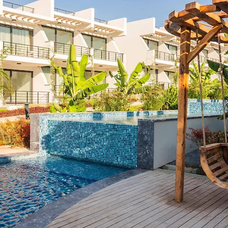 Welcoming Ground Floor Studio By The Pool *