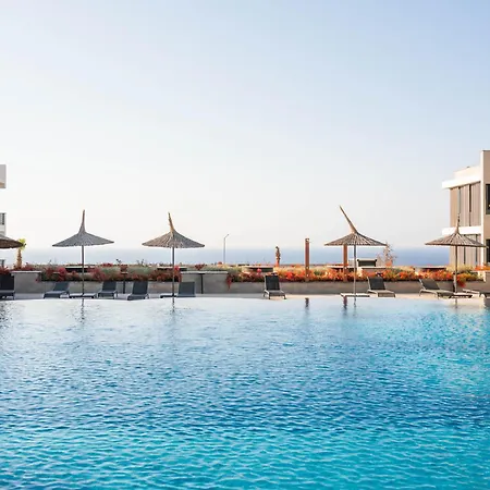 Welcoming Ground Floor Studio By The Pool Апартаменты Кирения